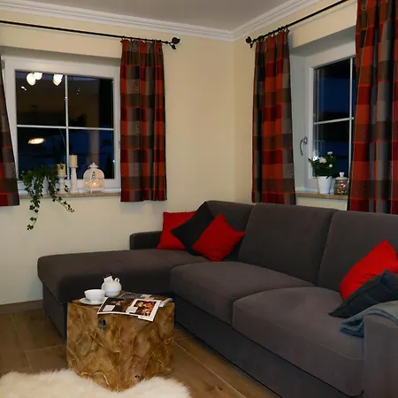 Haus Lungau מלון 3*