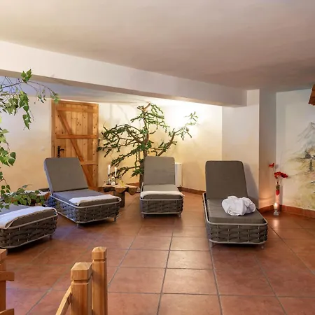 Haus Lungau מלון 3*
