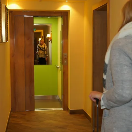 מלון Haus Lungau 3*
